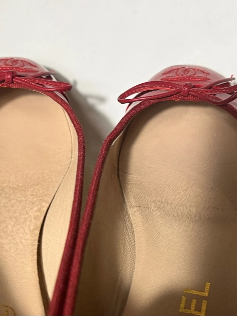CHANEL Red Patent Leather Ballet Flats with CC Emblem